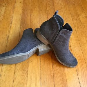 dV (Target) LIKE NEW ankle booties‼️